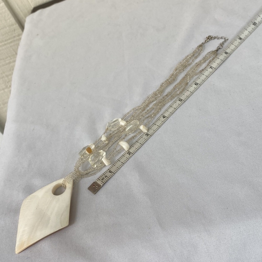 Polished shell and clear seed bead necklace - Picture 5 of 9